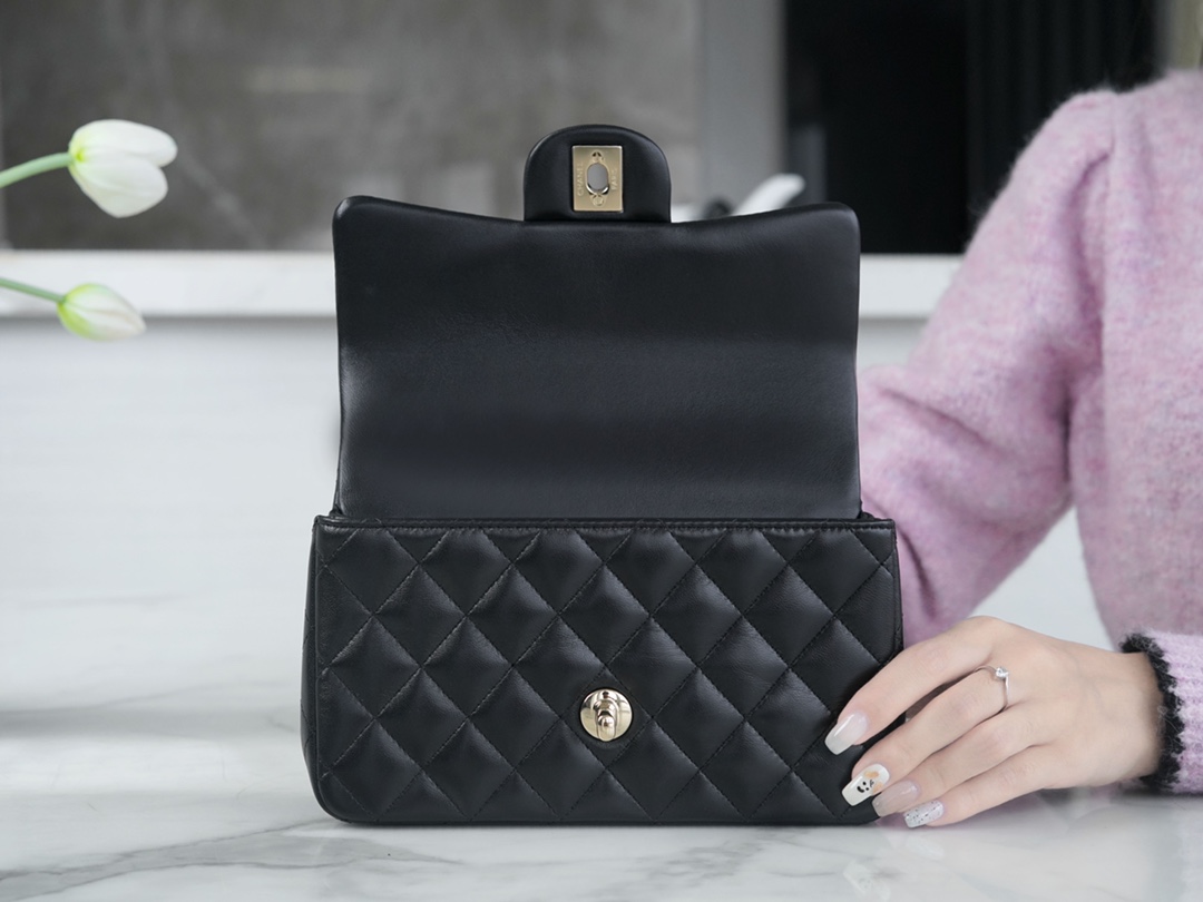 最高級シャネルスーパーコピー シャネルバッグコピー CHANEL トップハンドル ミニ フラップ バッグ ブラック AS2431 B05607 94305 ラムスキン シルバー金具 - 画像 (6)