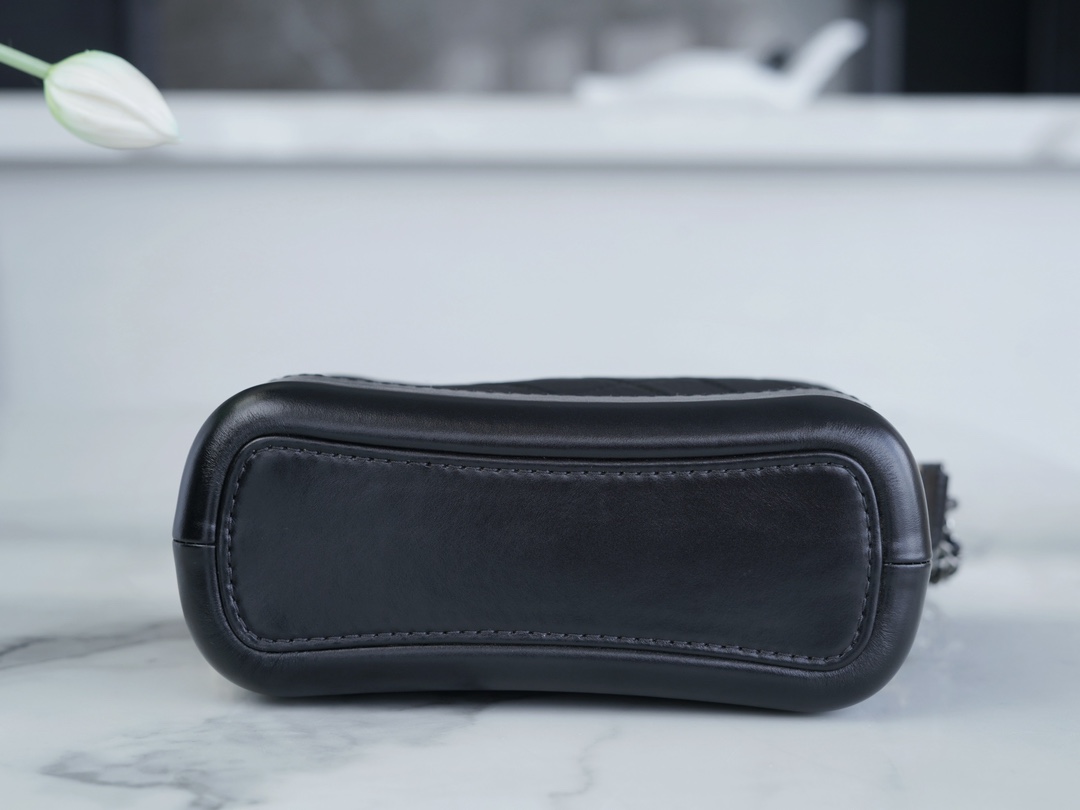 最高級シャネルスーパーコピー シャネルバッグコピー CHANEL ガブリエルドゥ スモール ホーボーバッグ ブラック A91810 B01935 94305 カーフスキン ゴールド金具 - 画像 (4)