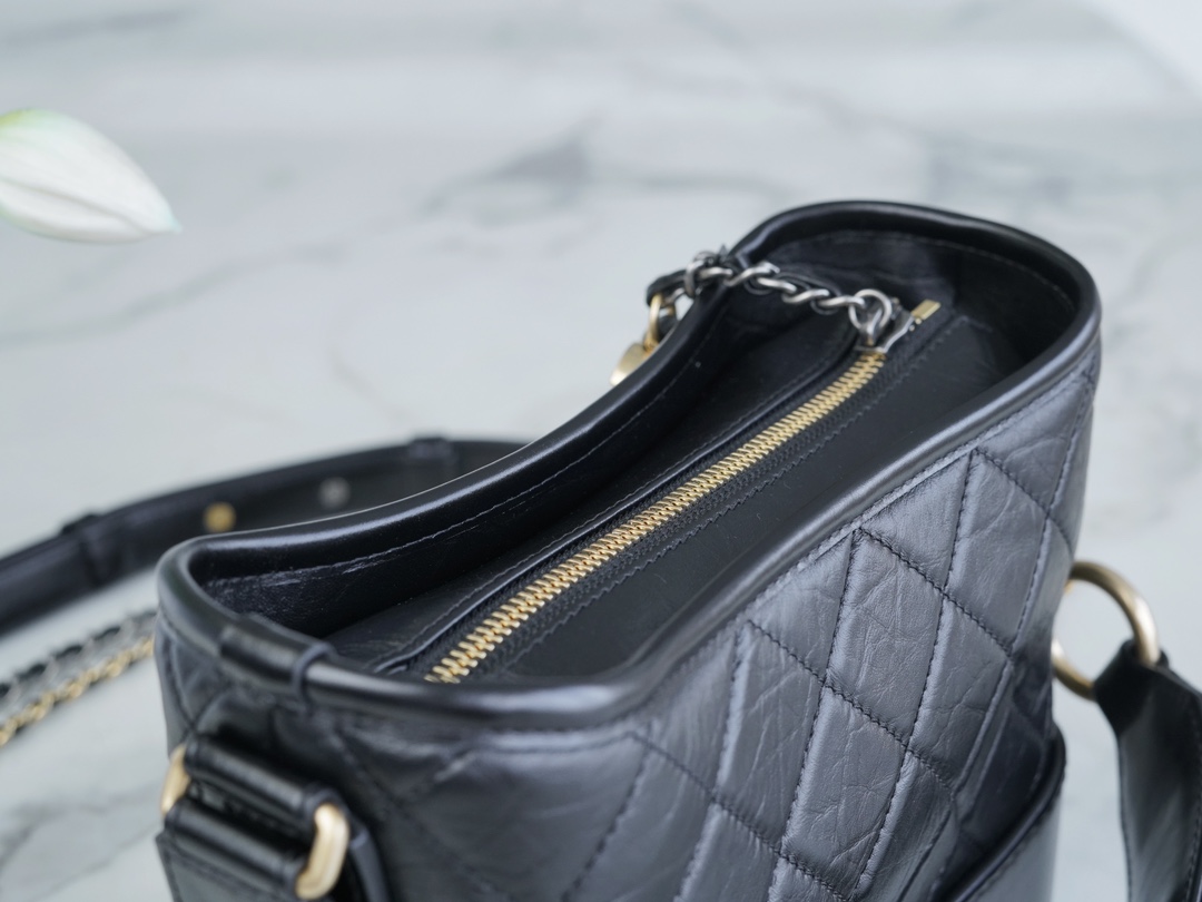 最高級シャネルスーパーコピー シャネルバッグコピー CHANEL ガブリエルドゥ スモール ホーボーバッグ ブラック A91810 B01935 94305 カーフスキン ゴールド金具 - 画像 (2)