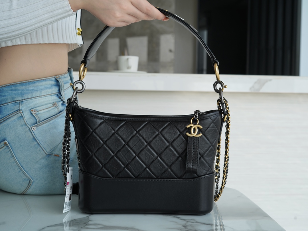最高級シャネルスーパーコピー シャネルバッグコピー CHANEL ホーボーバッグ ブラック A93824 B01935 94305 カーフスキン ゴールド金具 - 画像 (9)