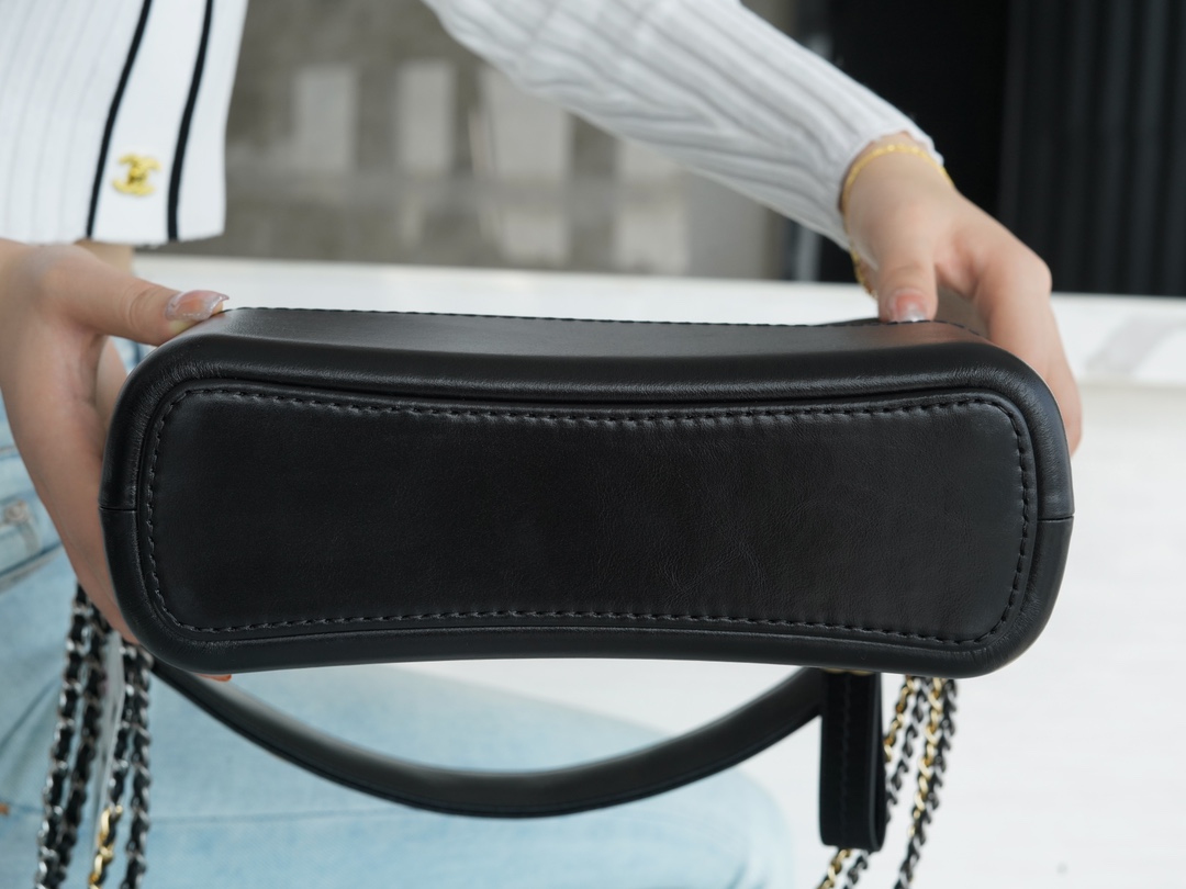 最高級シャネルスーパーコピー シャネルバッグコピー CHANEL ホーボーバッグ ブラック A93824 B01935 94305 カーフスキン ゴールド金具 - 画像 (6)