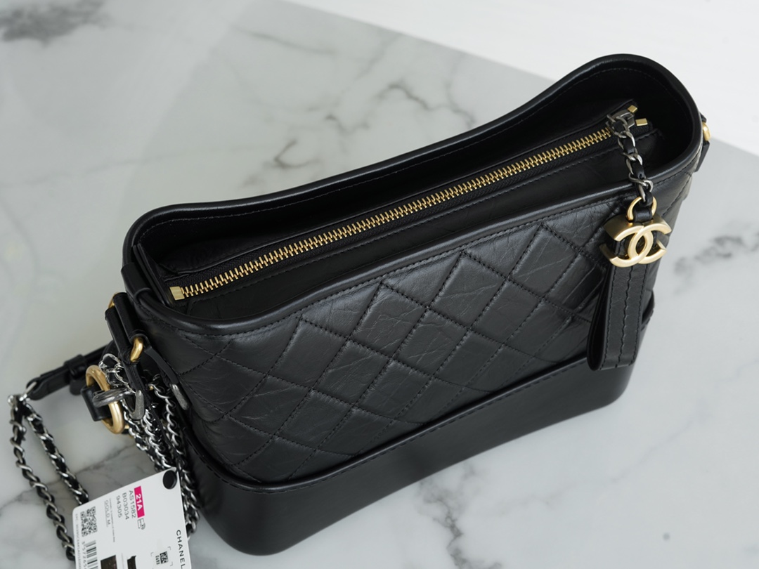 最高級シャネルスーパーコピー シャネルバッグコピー CHANEL ホーボーバッグ ブラック A93824 B01935 94305 カーフスキン ゴールド金具 - 画像 (5)