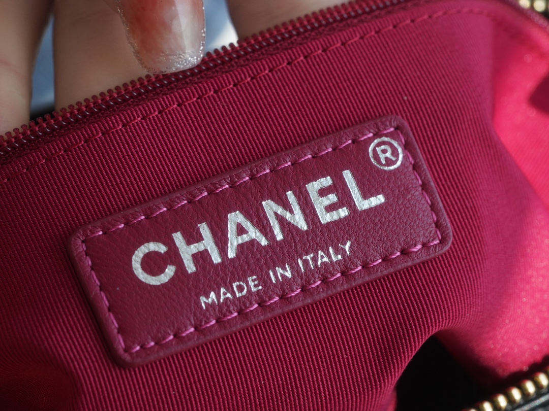最高級シャネルスーパーコピー シャネルバッグコピー CHANEL ホーボーバッグ ブラック A93824 B01935 94305 カーフスキン ゴールド金具 - 画像 (3)