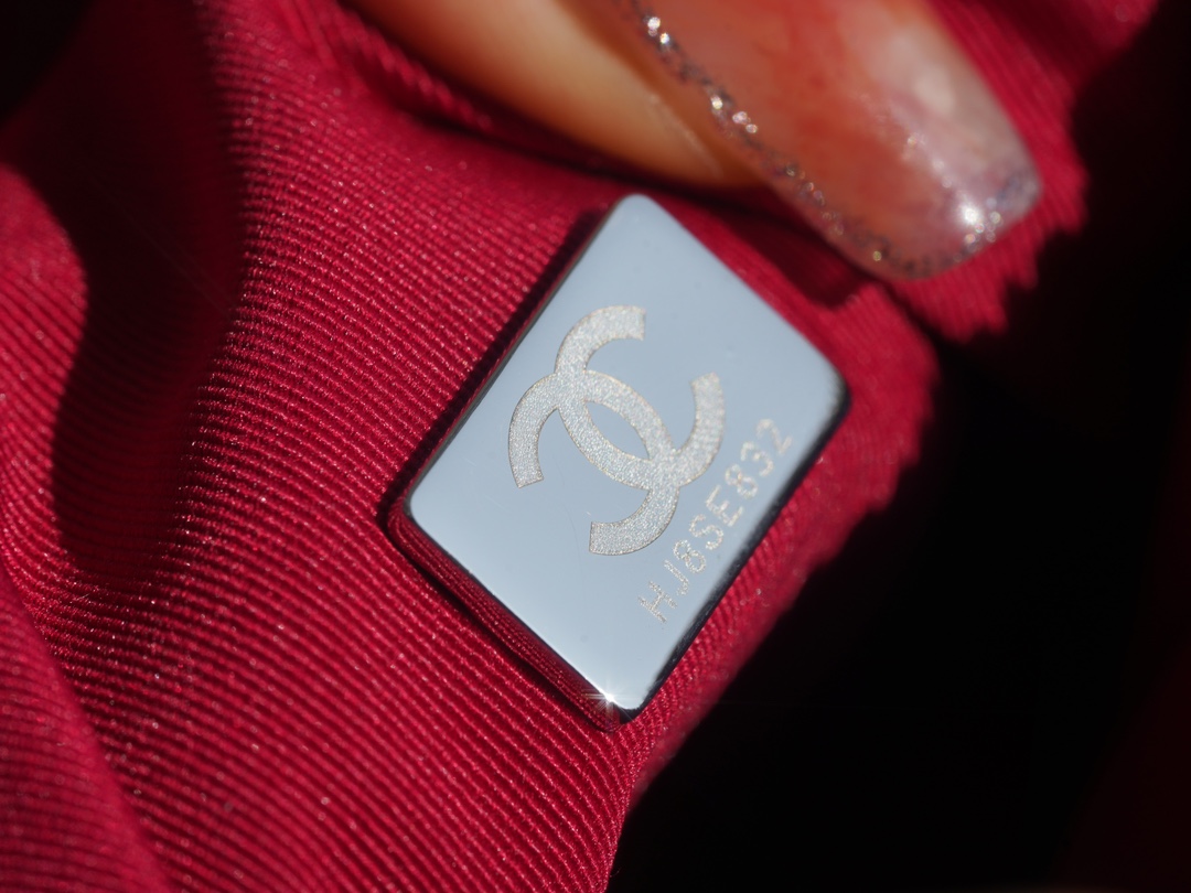 最高級シャネルスーパーコピー シャネルバッグコピー CHANEL ホーボーバッグ ブラック A93824 B01935 94305 カーフスキン ゴールド金具 - 画像 (2)