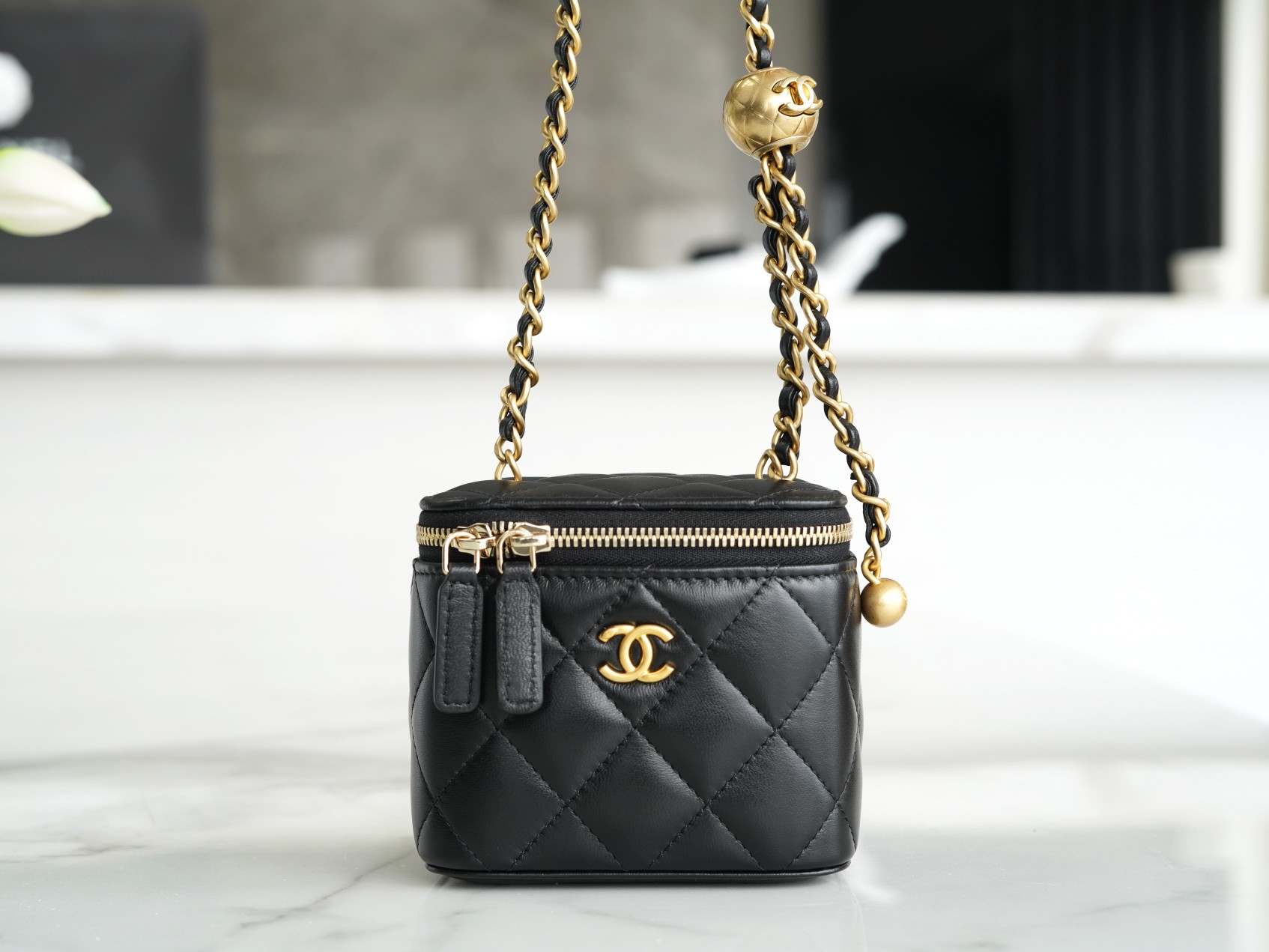 最高級シャネルスーパーコピー シャネルバッグコピー CHANEL チェーンクラッチ ミニバニティ ブラック AP3230 B10183 94305 ラムスキン ゴールド金具 - 画像 (9)