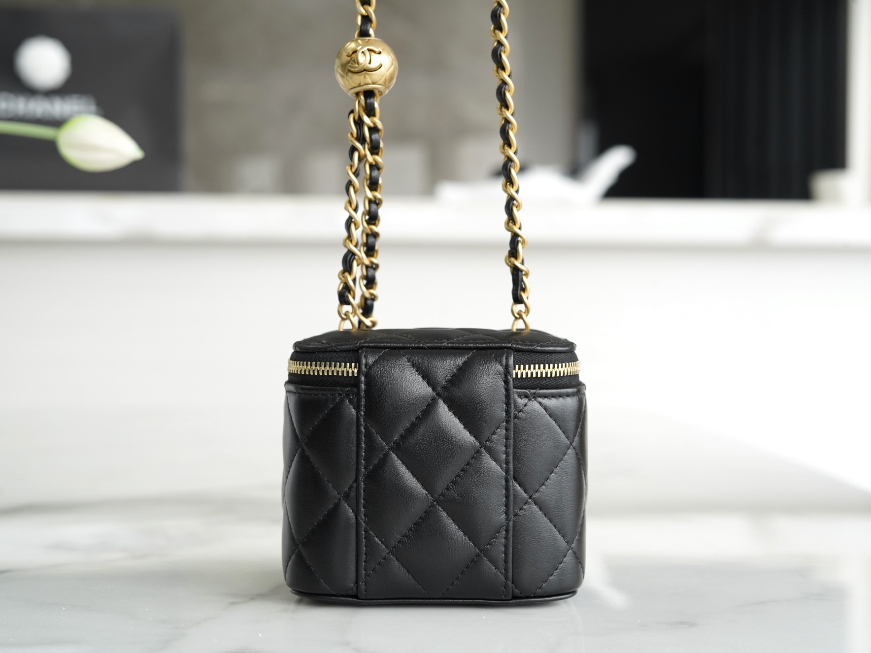 最高級シャネルスーパーコピー シャネルバッグコピー CHANEL チェーンクラッチ ミニバニティ ブラック AP3230 B10183 94305 ラムスキン ゴールド金具 - 画像 (7)