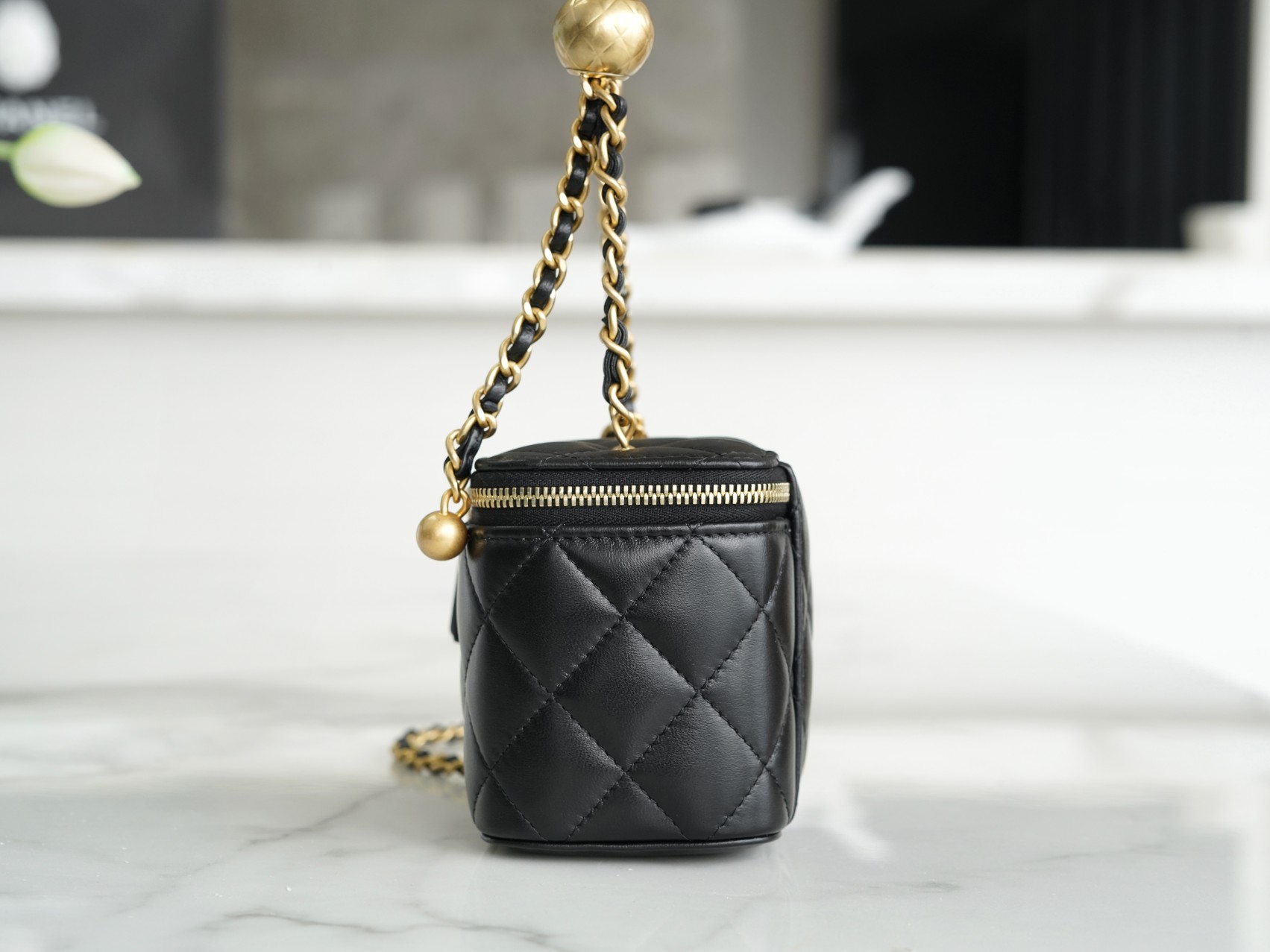 最高級シャネルスーパーコピー シャネルバッグコピー CHANEL チェーンクラッチ ミニバニティ ブラック AP3230 B10183 94305 ラムスキン ゴールド金具 - 画像 (6)