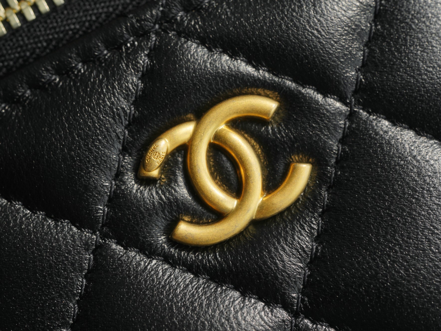 最高級シャネルスーパーコピー シャネルバッグコピー CHANEL チェーンクラッチ ミニバニティ ブラック AP3230 B10183 94305 ラムスキン ゴールド金具 - 画像 (2)