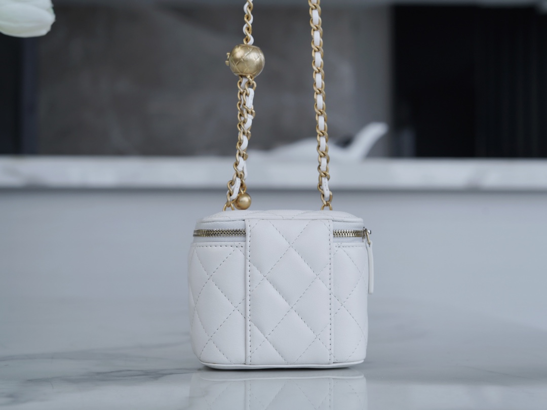 最高級シャネルスーパーコピー シャネルバッグコピー CHANEL チェーンクラッチ ミニバニティ ホワイト AP3230 B10183 10601 ラムスキン ゴールド金具 - 画像 (9)
