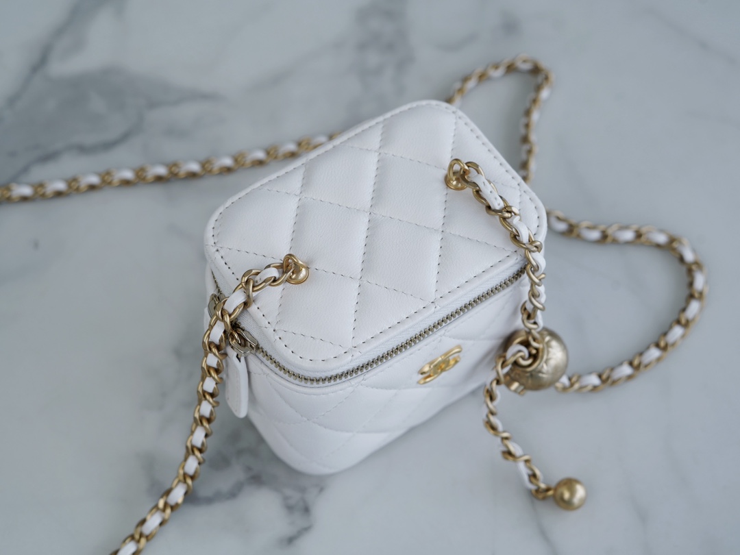 最高級シャネルスーパーコピー シャネルバッグコピー CHANEL チェーンクラッチ ミニバニティ ホワイト AP3230 B10183 10601 ラムスキン ゴールド金具 - 画像 (7)