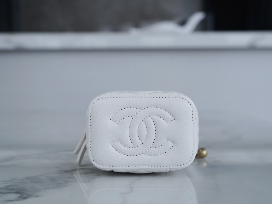 最高級シャネルスーパーコピー シャネルバッグコピー CHANEL チェーンクラッチ ミニバニティ ホワイト AP3230 B10183 10601 ラムスキン ゴールド金具 - 画像 (3)