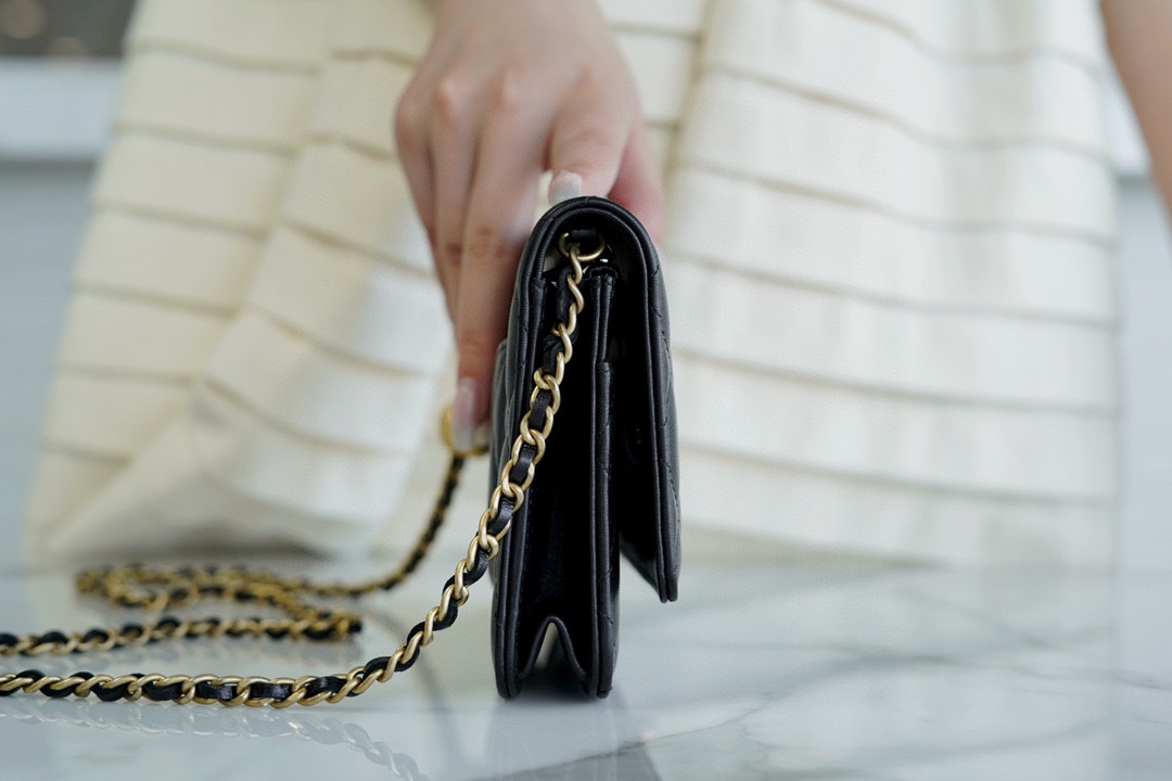 最高級シャネルスーパーコピー シャネルバッグコピー CHANEL ココマーク チェーン ウォレット ブラック AP3230 B10183 94305 ラムスキン ゴールド金具 - 画像 (7)