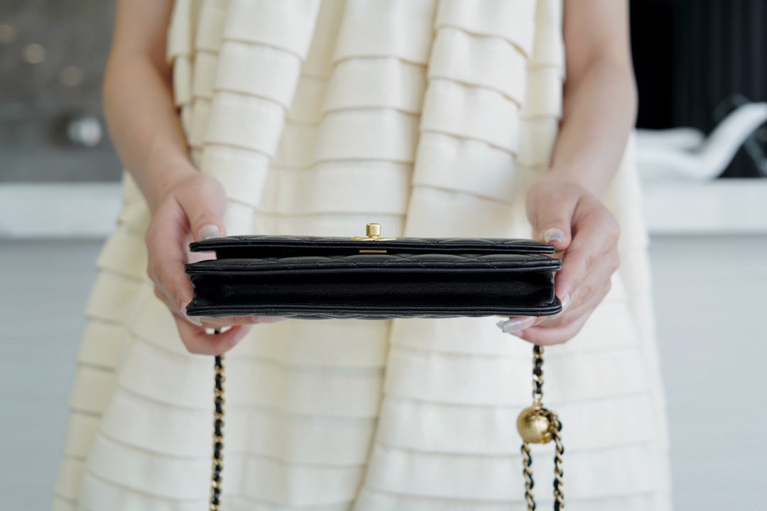 最高級シャネルスーパーコピー シャネルバッグコピー CHANEL ココマーク チェーン ウォレット ブラック AP3230 B10183 94305 ラムスキン ゴールド金具 - 画像 (6)