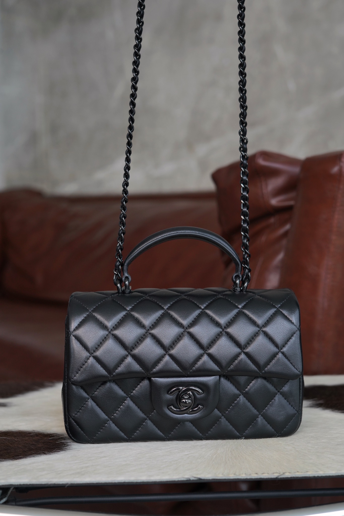 最高級シャネルスーパーコピー シャネルバッグコピー CHANEL トップハンドル ミニ フラップ バッグ ブラック AS2431 B05607 94305 カーフスキン ブラック金具 - 画像 (9)