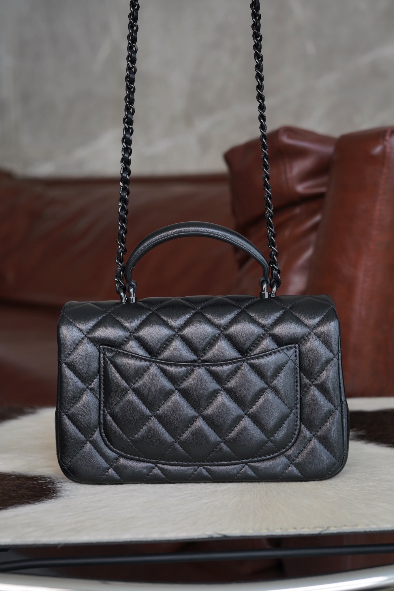 最高級シャネルスーパーコピー シャネルバッグコピー CHANEL トップハンドル ミニ フラップ バッグ ブラック AS2431 B05607 94305 カーフスキン ブラック金具 - 画像 (8)