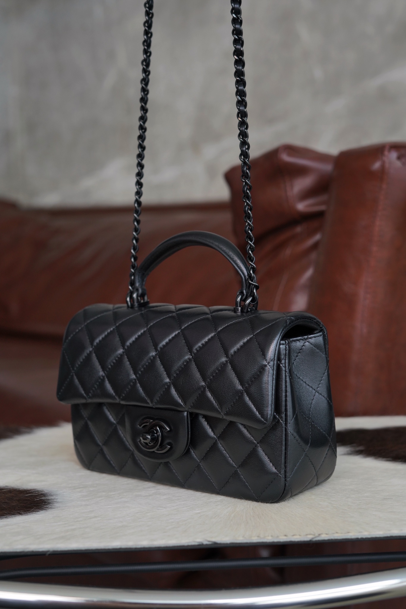 最高級シャネルスーパーコピー シャネルバッグコピー CHANEL トップハンドル ミニ フラップ バッグ ブラック AS2431 B05607 94305 カーフスキン ブラック金具 - 画像 (7)