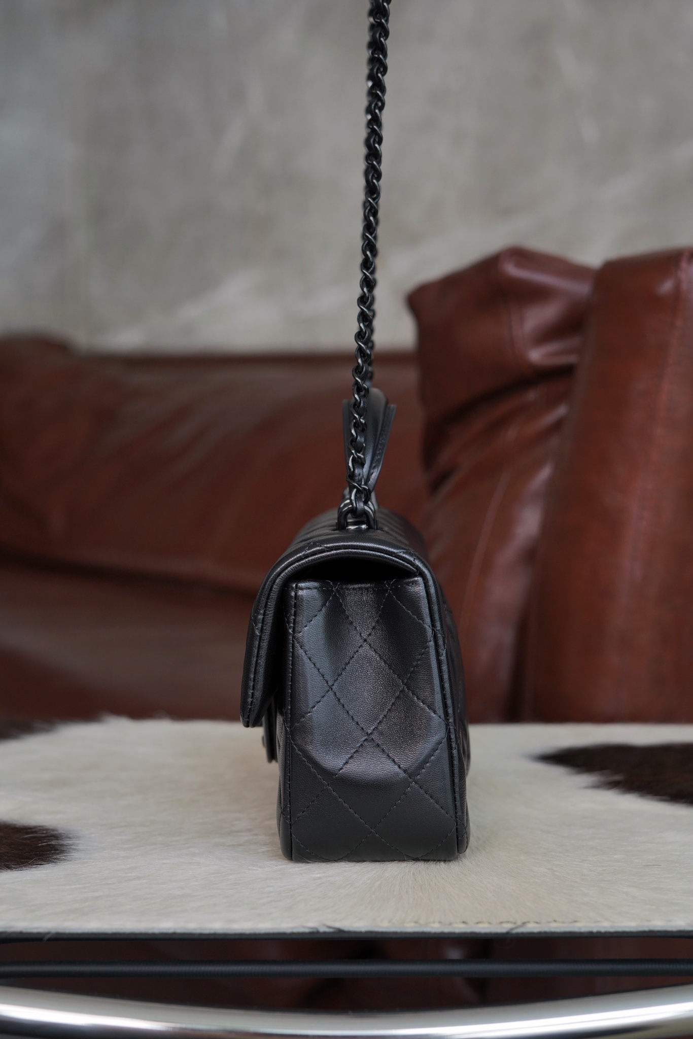 最高級シャネルスーパーコピー シャネルバッグコピー CHANEL トップハンドル ミニ フラップ バッグ ブラック AS2431 B05607 94305 カーフスキン ブラック金具 - 画像 (4)