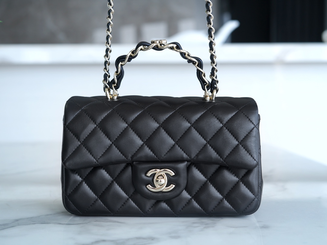 最高級シャネルスーパーコピー シャネルバッグコピー CHANEL マトラッセ トップハンドル ミニ フラップ バッグ ブラック AS4141 B13327 94305 ラムスキン シルバー金具 - 画像 (9)