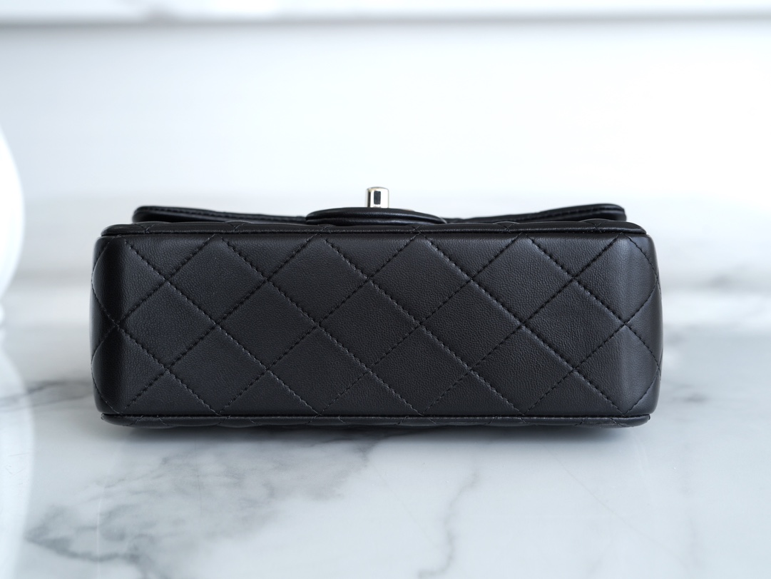 最高級シャネルスーパーコピー シャネルバッグコピー CHANEL マトラッセ トップハンドル ミニ フラップ バッグ ブラック AS4141 B13327 94305 ラムスキン シルバー金具 - 画像 (6)