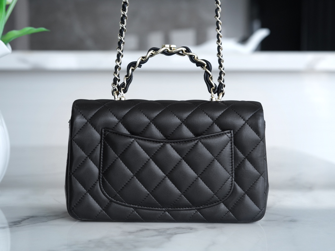 最高級シャネルスーパーコピー シャネルバッグコピー CHANEL マトラッセ トップハンドル ミニ フラップ バッグ ブラック AS4141 B13327 94305 ラムスキン シルバー金具 - 画像 (5)