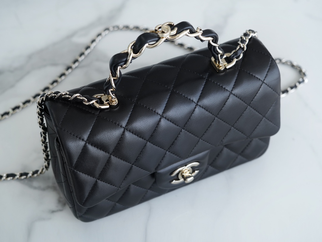 最高級シャネルスーパーコピー シャネルバッグコピー CHANEL マトラッセ トップハンドル ミニ フラップ バッグ ブラック AS4141 B13327 94305 ラムスキン シルバー金具 - 画像 (2)