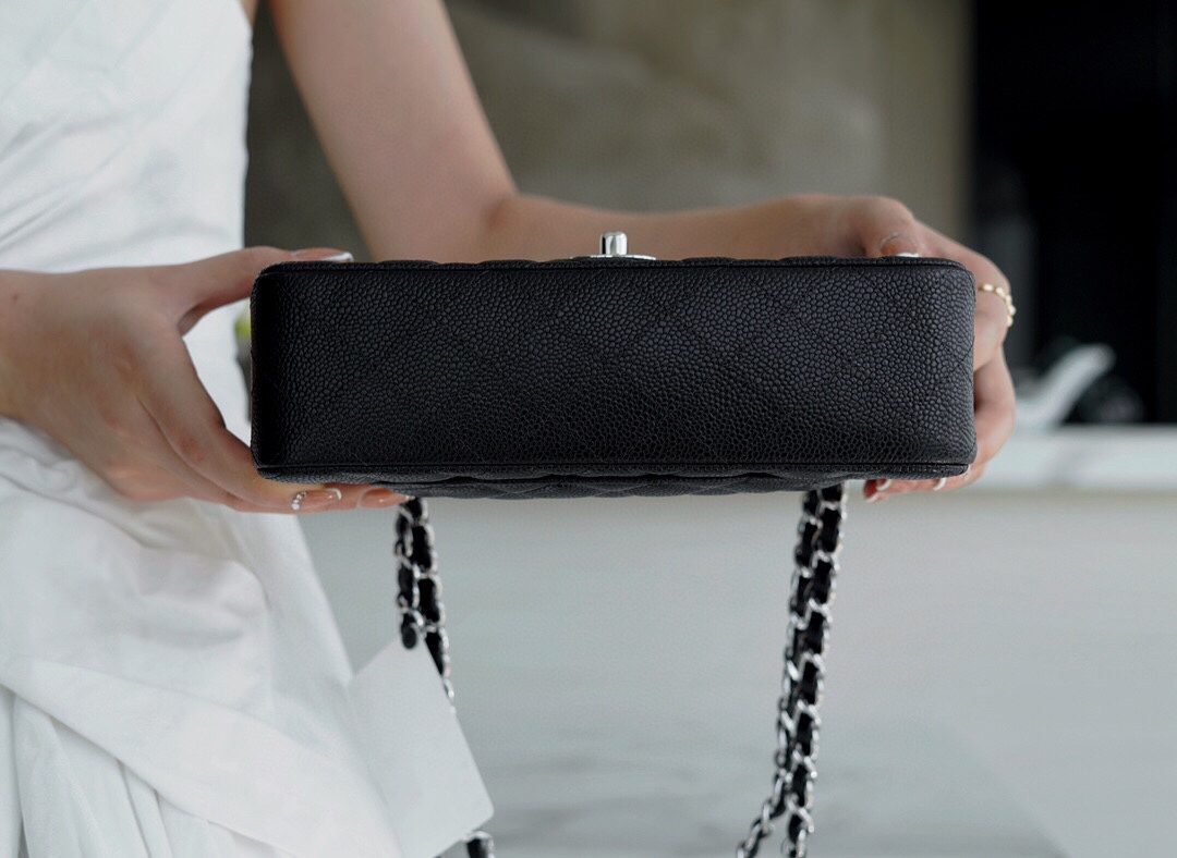 最高級シャネルスーパーコピー シャネルバッグコピー CHANEL クラシック スモール ハンドバッグ ブラック A01113 Y01864 C3906 キャビアスキン シルバー金具 - 画像 (6)