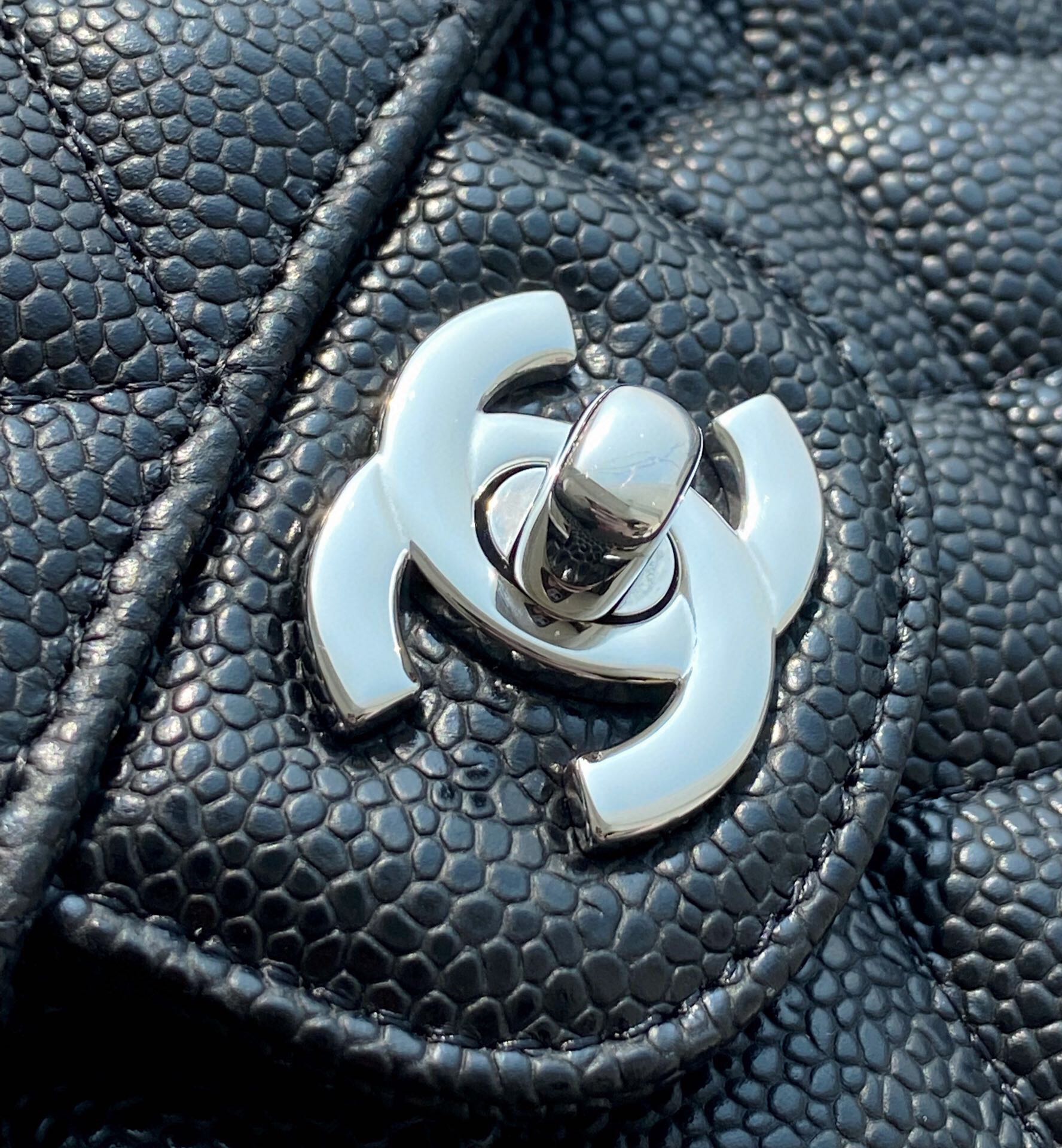 最高級シャネルスーパーコピー シャネルバッグコピー CHANEL クラシック スモール ハンドバッグ ブラック A01113 Y01864 C3906 キャビアスキン シルバー金具 - 画像 (2)