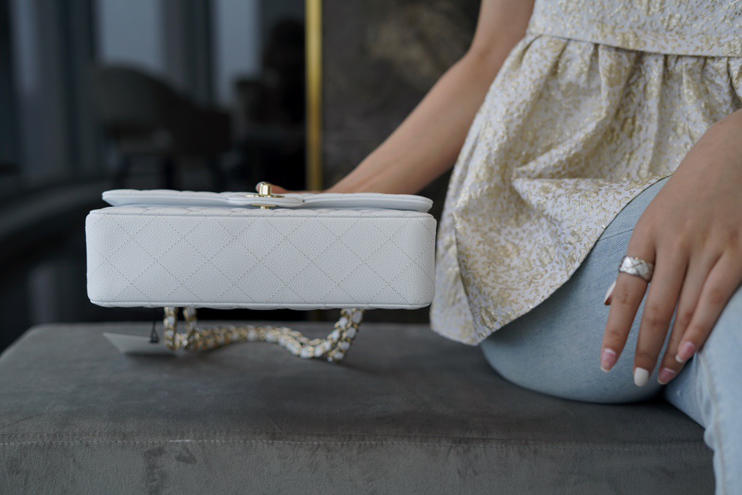 最高級シャネルスーパーコピー シャネルバッグコピー CHANEL 11.12 クラシック ハンドバッグ ホワイト A01112 B10583 10601 キャビアスキン ゴールド金具 - 画像 (6)