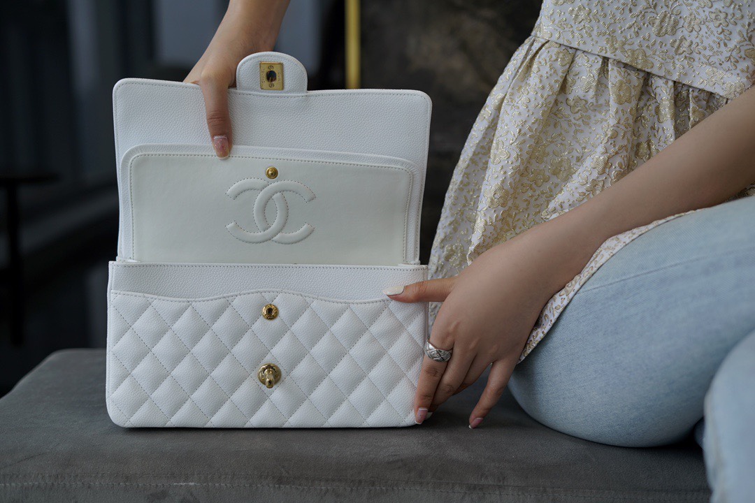 最高級シャネルスーパーコピー シャネルバッグコピー CHANEL 11.12 クラシック ハンドバッグ ホワイト A01112 B10583 10601 キャビアスキン ゴールド金具 - 画像 (4)