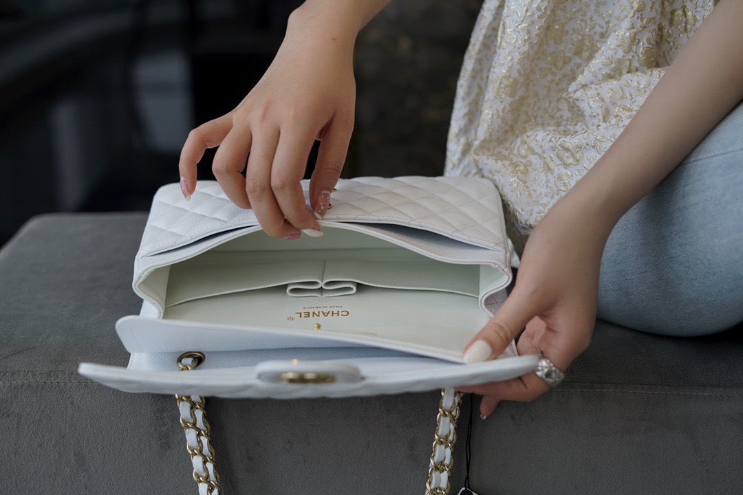 最高級シャネルスーパーコピー シャネルバッグコピー CHANEL 11.12 クラシック ハンドバッグ ホワイト A01112 B10583 10601 キャビアスキン ゴールド金具 - 画像 (3)