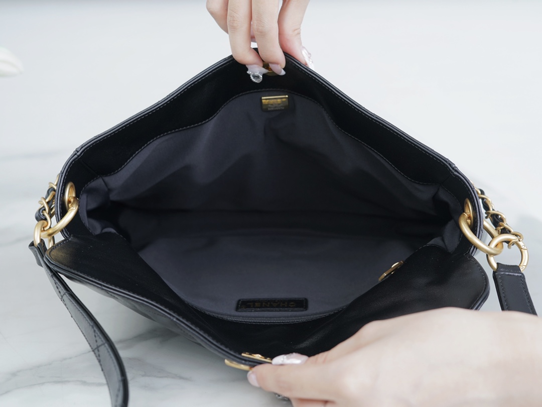 最高級シャネルスーパーコピー シャネルバッグコピー CHANEL 24P ホーボー バッグ 2024秋冬新作 ブラック AS3710 カーフスキン ゴールド金具 - 画像 (5)