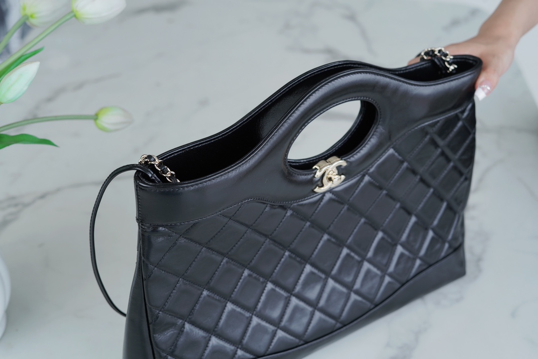 最高級シャネルスーパーコピー シャネルバッグコピー CHANEL 24S 31BAG ショッピング バッグ ブラック AS4854 B16220 94305 カーフスキン シルバー金具 - 画像 (6)