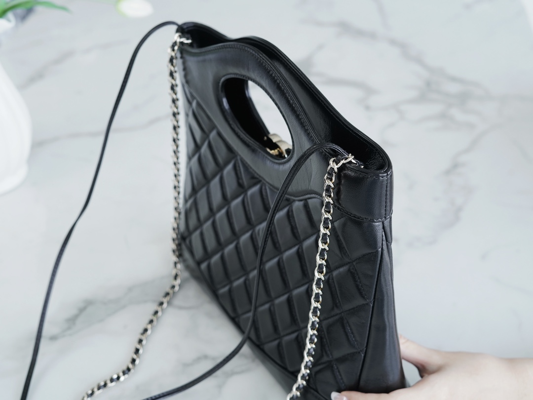 最高級シャネルスーパーコピー シャネルバッグコピー CHANEL 24S 31BAG ショッピング バッグ ブラック AS4133 B16220 94305 カーフスキン シルバー金具 - 画像 (6)