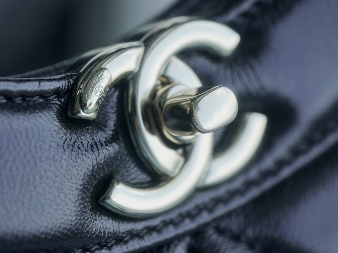 最高級シャネルスーパーコピー シャネルバッグコピー CHANEL 24S 31BAG ショッピング バッグ ブラック AS4133 B16220 94305 カーフスキン シルバー金具 - 画像 (2)