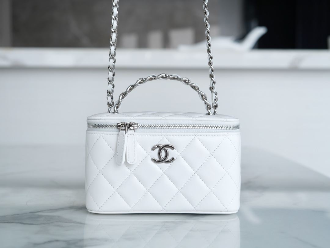 最高級シャネルスーパーコピー シャネルバッグコピー CHANEL マトラッセ ヴァニティ ケース ホワイト AP3044 B09209 10601 ラムスキン シルバー金具 - 画像 (9)