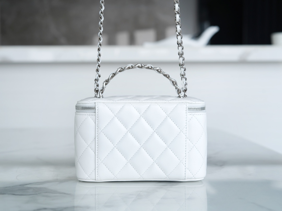 最高級シャネルスーパーコピー シャネルバッグコピー CHANEL マトラッセ ヴァニティ ケース ホワイト AP3044 B09209 10601 ラムスキン シルバー金具 - 画像 (8)