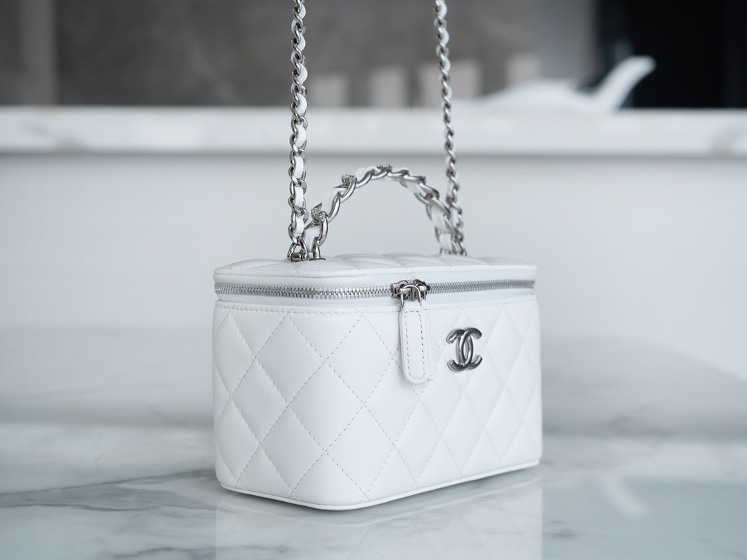 最高級シャネルスーパーコピー シャネルバッグコピー CHANEL マトラッセ ヴァニティ ケース ホワイト AP3044 B09209 10601 ラムスキン シルバー金具 - 画像 (7)