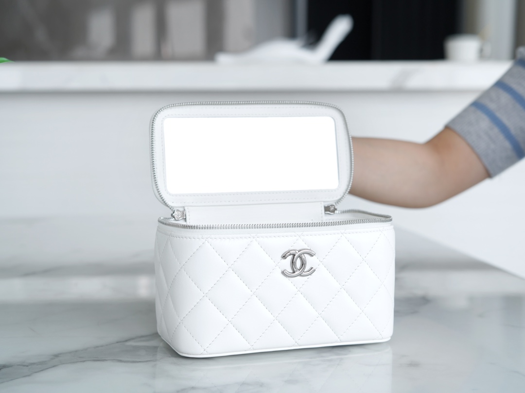 最高級シャネルスーパーコピー シャネルバッグコピー CHANEL マトラッセ ヴァニティ ケース ホワイト AP3044 B09209 10601 ラムスキン シルバー金具 - 画像 (6)