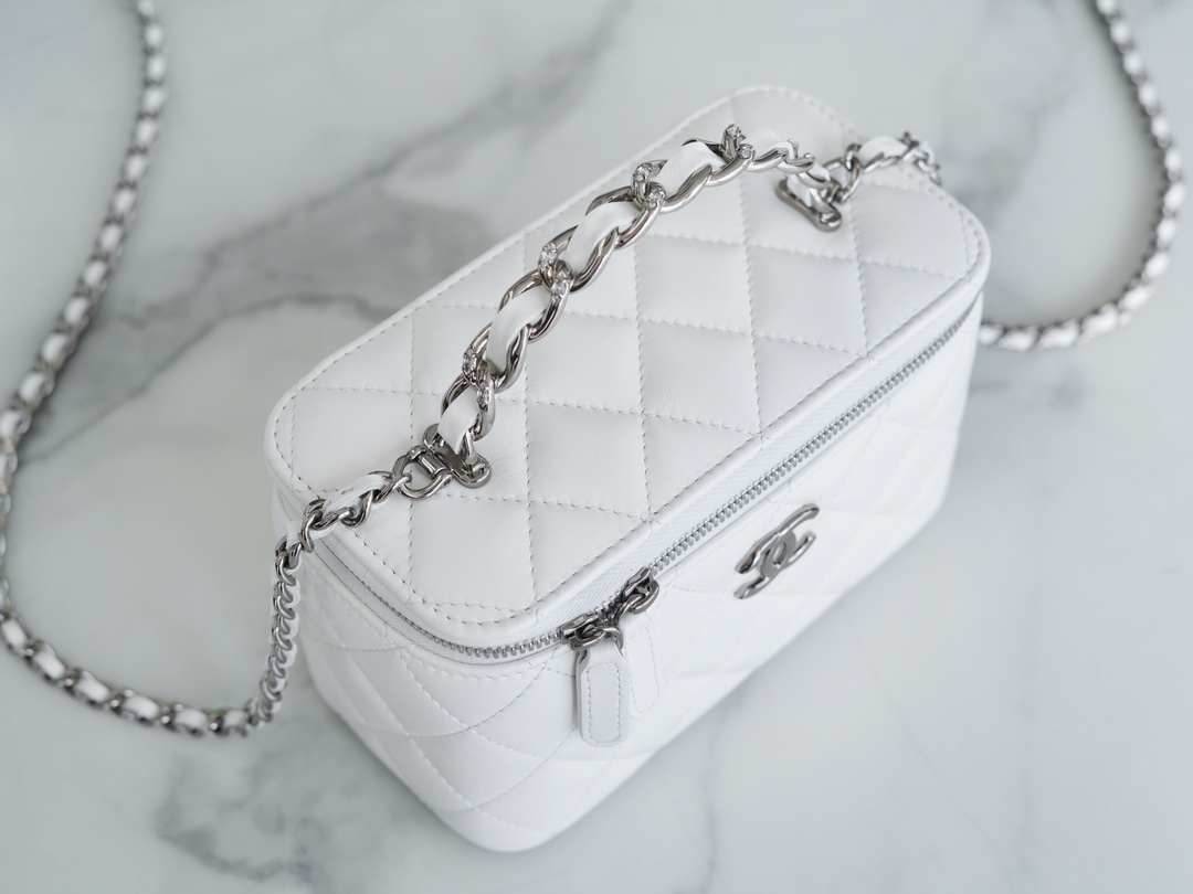 最高級シャネルスーパーコピー シャネルバッグコピー CHANEL マトラッセ ヴァニティ ケース ホワイト AP3044 B09209 10601 ラムスキン シルバー金具 - 画像 (2)