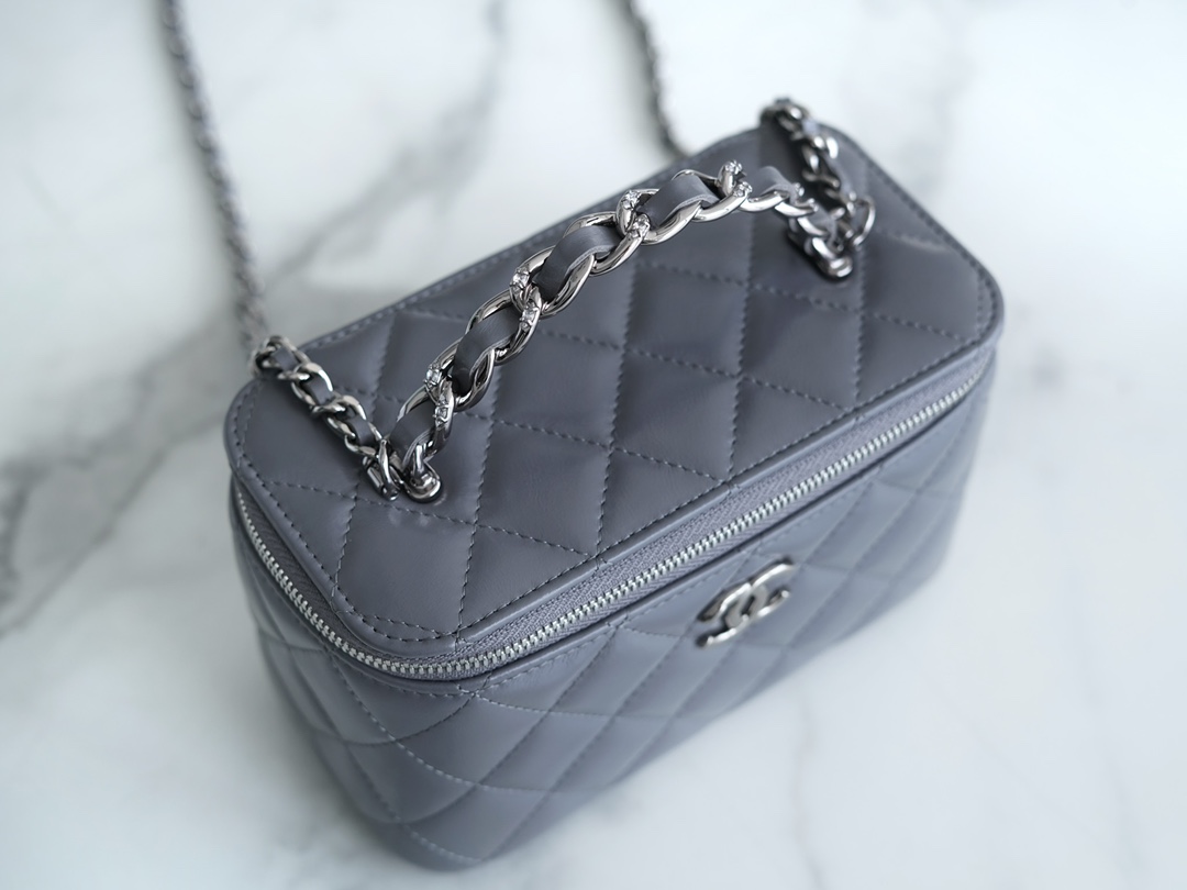 最高級シャネルスーパーコピー シャネルバッグコピー CHANEL マトラッセ ヴァニティ ケース グレー AP3044 B09209 NR652 ラムスキン シルバー金具 - 画像 (7)