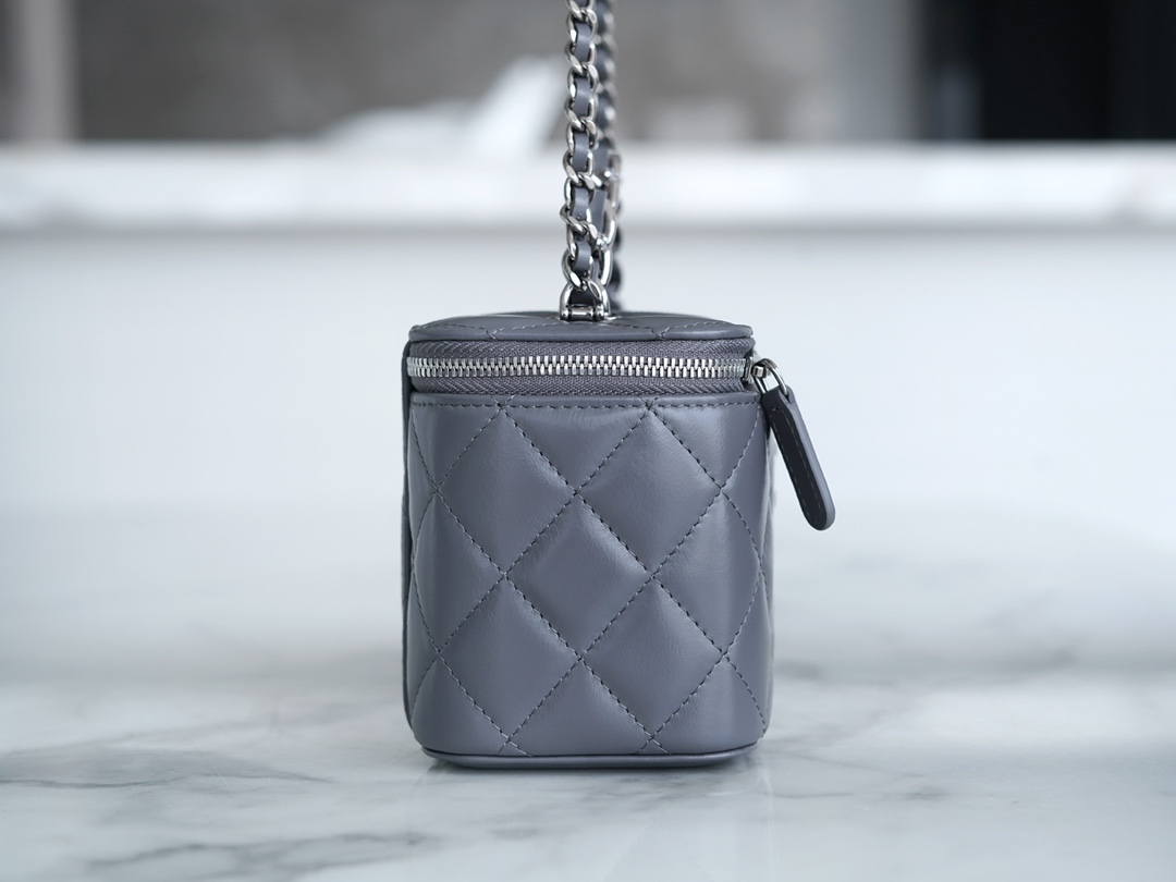 最高級シャネルスーパーコピー シャネルバッグコピー CHANEL マトラッセ ヴァニティ ケース グレー AP3044 B09209 NR652 ラムスキン シルバー金具 - 画像 (4)