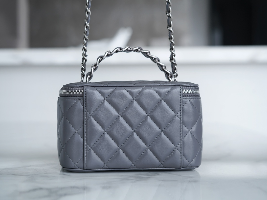 最高級シャネルスーパーコピー シャネルバッグコピー CHANEL マトラッセ ヴァニティ ケース グレー AP3044 B09209 NR652 ラムスキン シルバー金具 - 画像 (3)