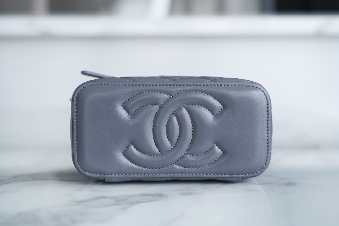最高級シャネルスーパーコピー シャネルバッグコピー CHANEL マトラッセ ヴァニティ ケース グレー AP3044 B09209 NR652 ラムスキン シルバー金具 - 画像 (2)