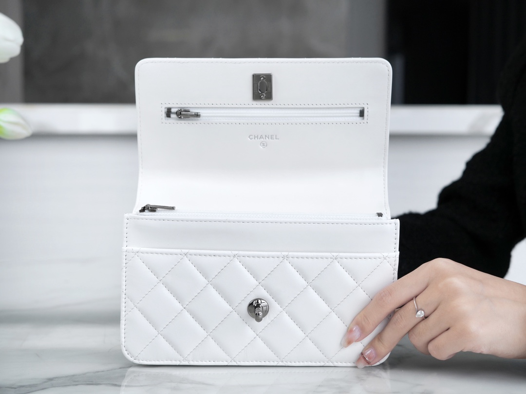 最高級シャネルスーパーコピー シャネルバッグコピー CHANEL チェーンクラッチ 2024秋冬新作バッグ ホワイト AP3567 B14291 10601 ラムスキン シルバー金具 - 画像 (6)