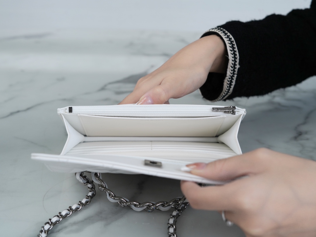 最高級シャネルスーパーコピー シャネルバッグコピー CHANEL チェーンクラッチ 2024秋冬新作バッグ ホワイト AP3567 B14291 10601 ラムスキン シルバー金具 - 画像 (5)