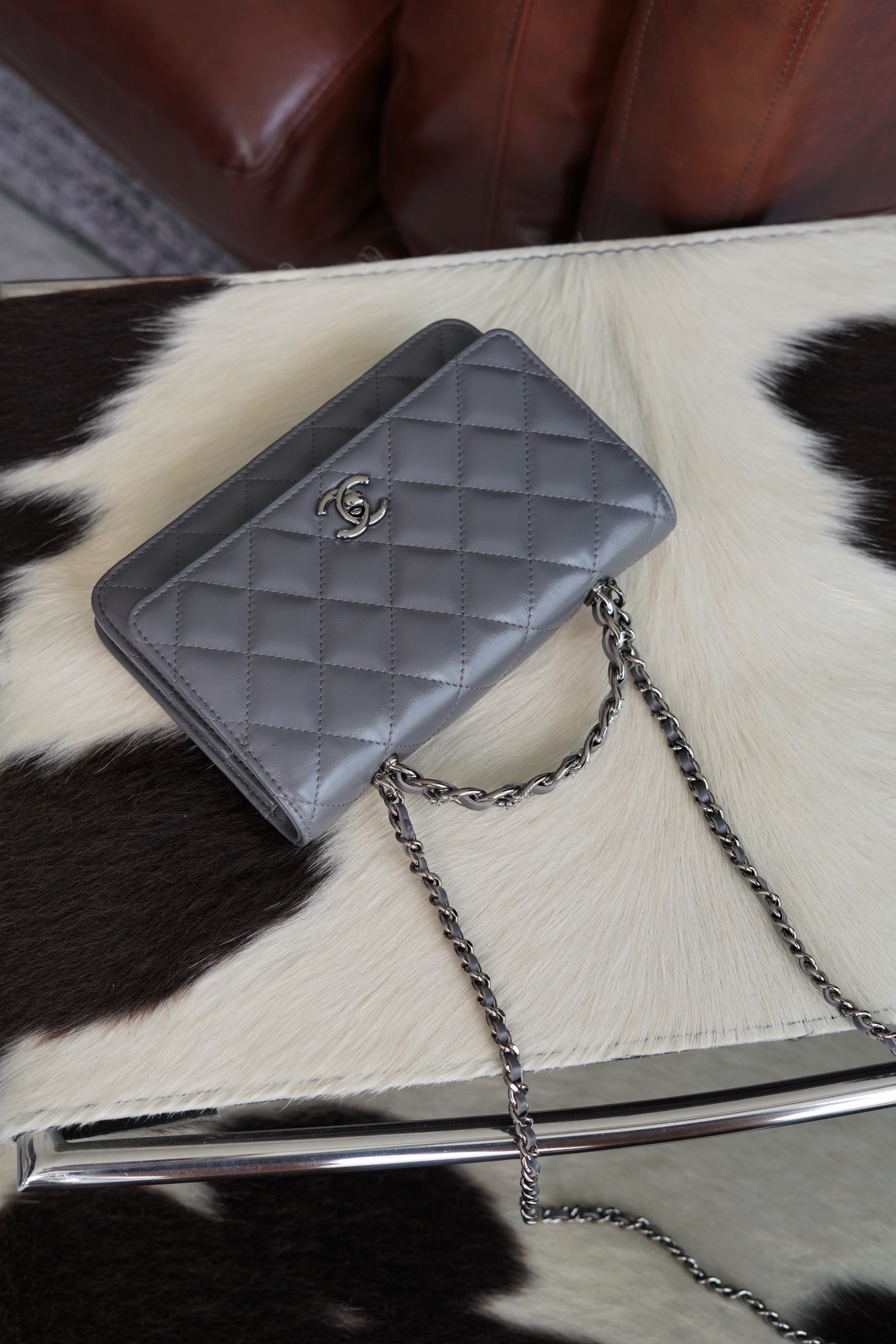 最高級シャネルスーパーコピー シャネルバッグコピー CHANEL チェーンクラッチ 2024秋冬新作バッグ グレー AP3567 B14291 NR652 ラムスキン シルバー金具 - 画像 (2)