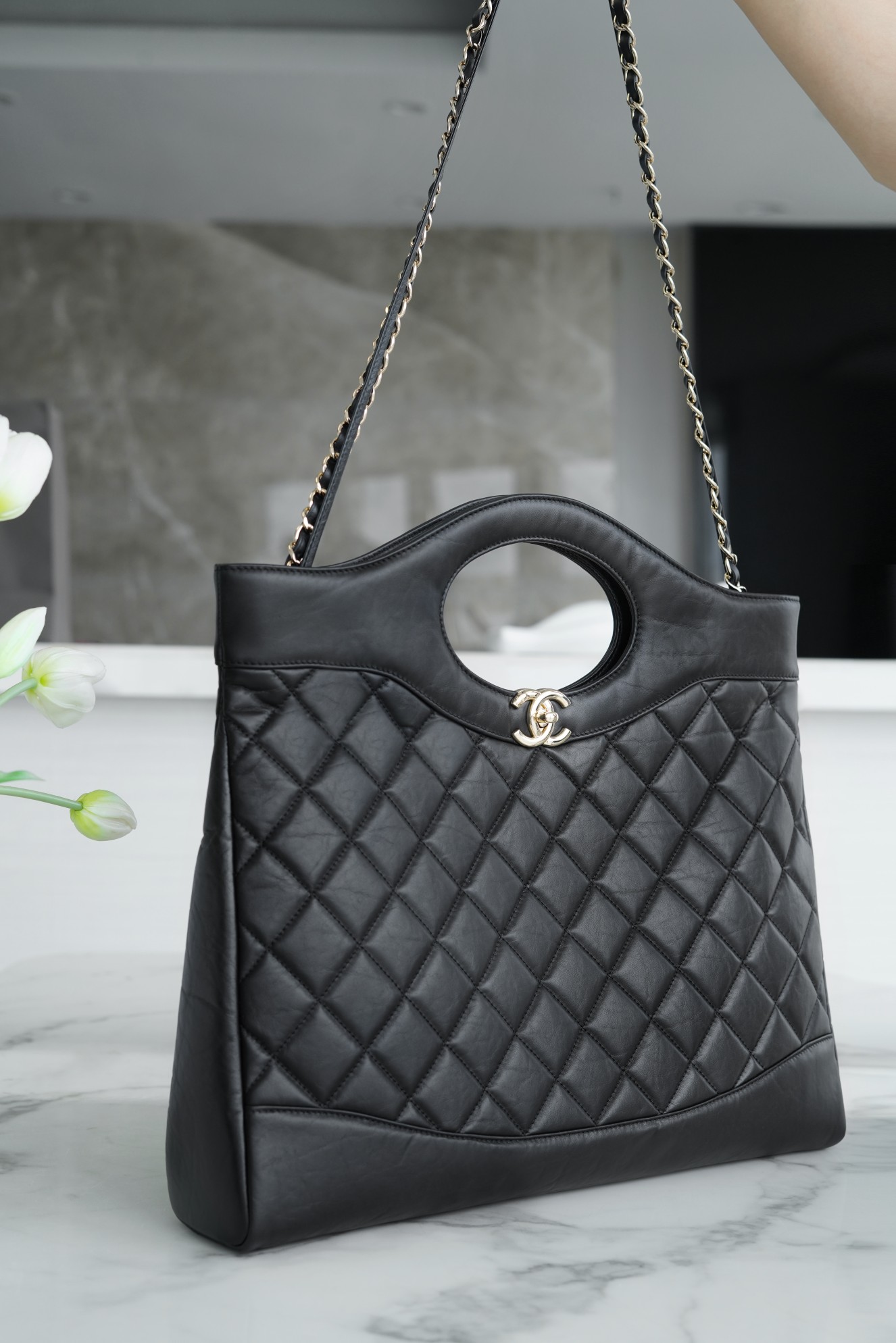 最高級シャネルスーパーコピー シャネルバッグコピー CHANEL 23A ショッピング バッグ ブラック 202408236 エナメル シルバー金具 - 画像 (7)