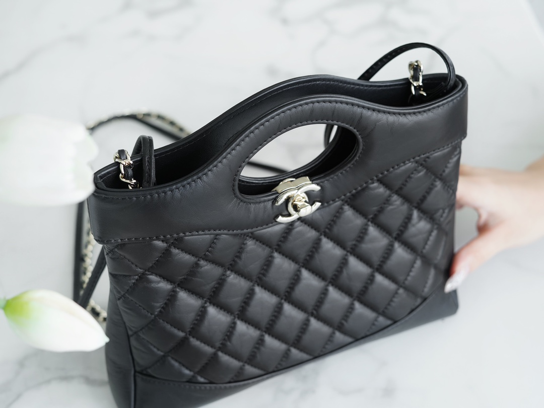 最高級シャネルスーパーコピー シャネルバッグコピー CHANEL 31 ミニ ショッピング バッグ ブラック AS4133 B17598 94305 ラムスキン シルバー金具 - 画像 (6)