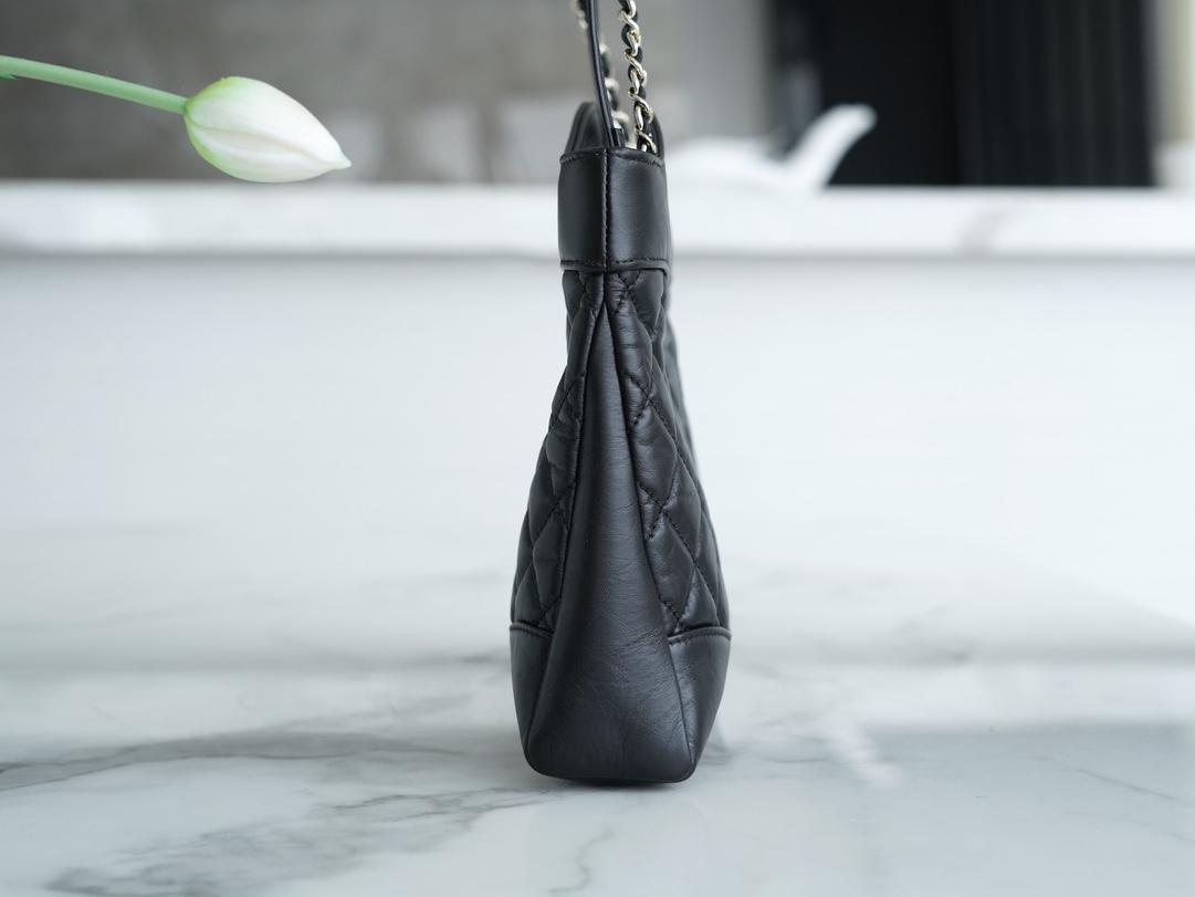 最高級シャネルスーパーコピー シャネルバッグコピー CHANEL 31 ミニ ショッピング バッグ ブラック AS4133 B17598 94305 ラムスキン シルバー金具 - 画像 (4)