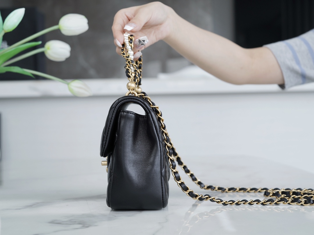 最高級シャネルスーパーコピー シャネルバッグコピー CHANEL フラップ バッグ ブラック AS4386 B15773 94305 ラムスキン ゴールド金具 - 画像 (3)